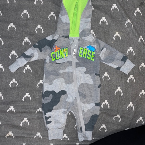 Newborn Converse Sweatsuit - Picture 1 of 3